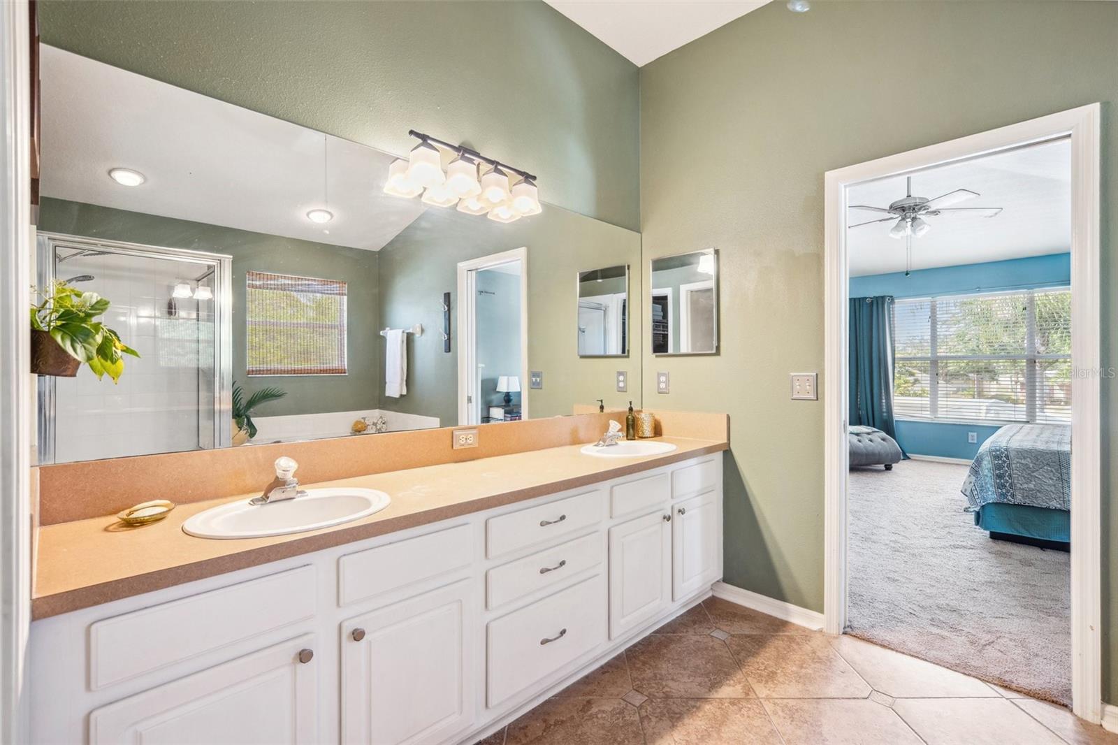 Dual Sinks & Large VAnity