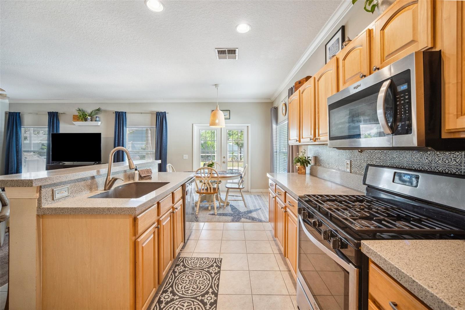 Kitchen & Eat In