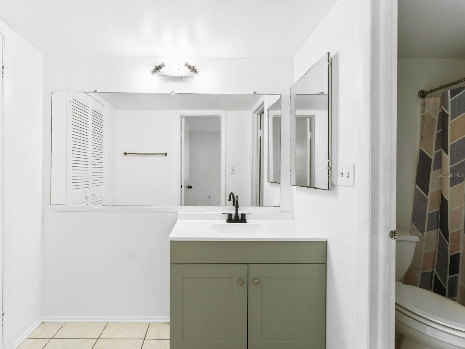 Primary En-Suite Bathroom