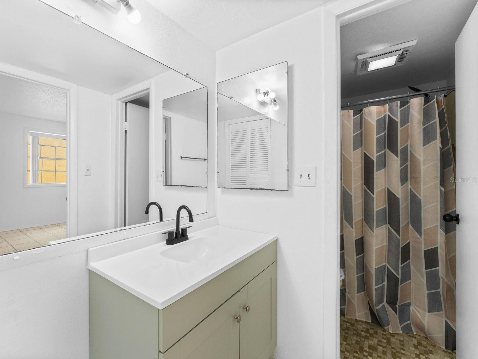 Primary En-Suite Bathroom