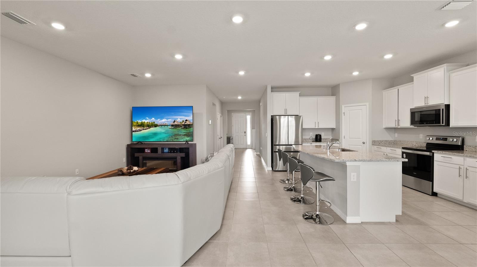 Open Concept - Livingroom/Dining/Kitchen Combo