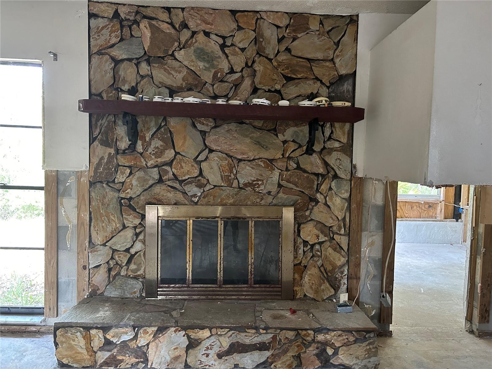 Wood burning fireplace Wood burning fireplace