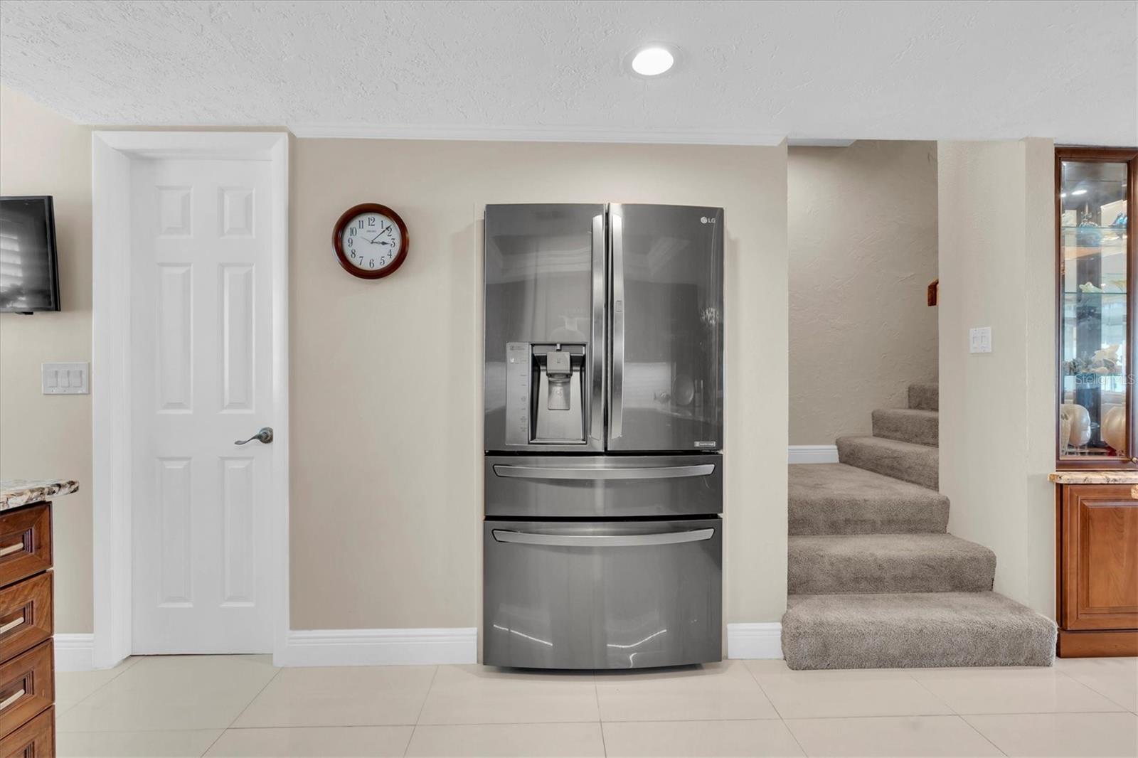 Refridgerator