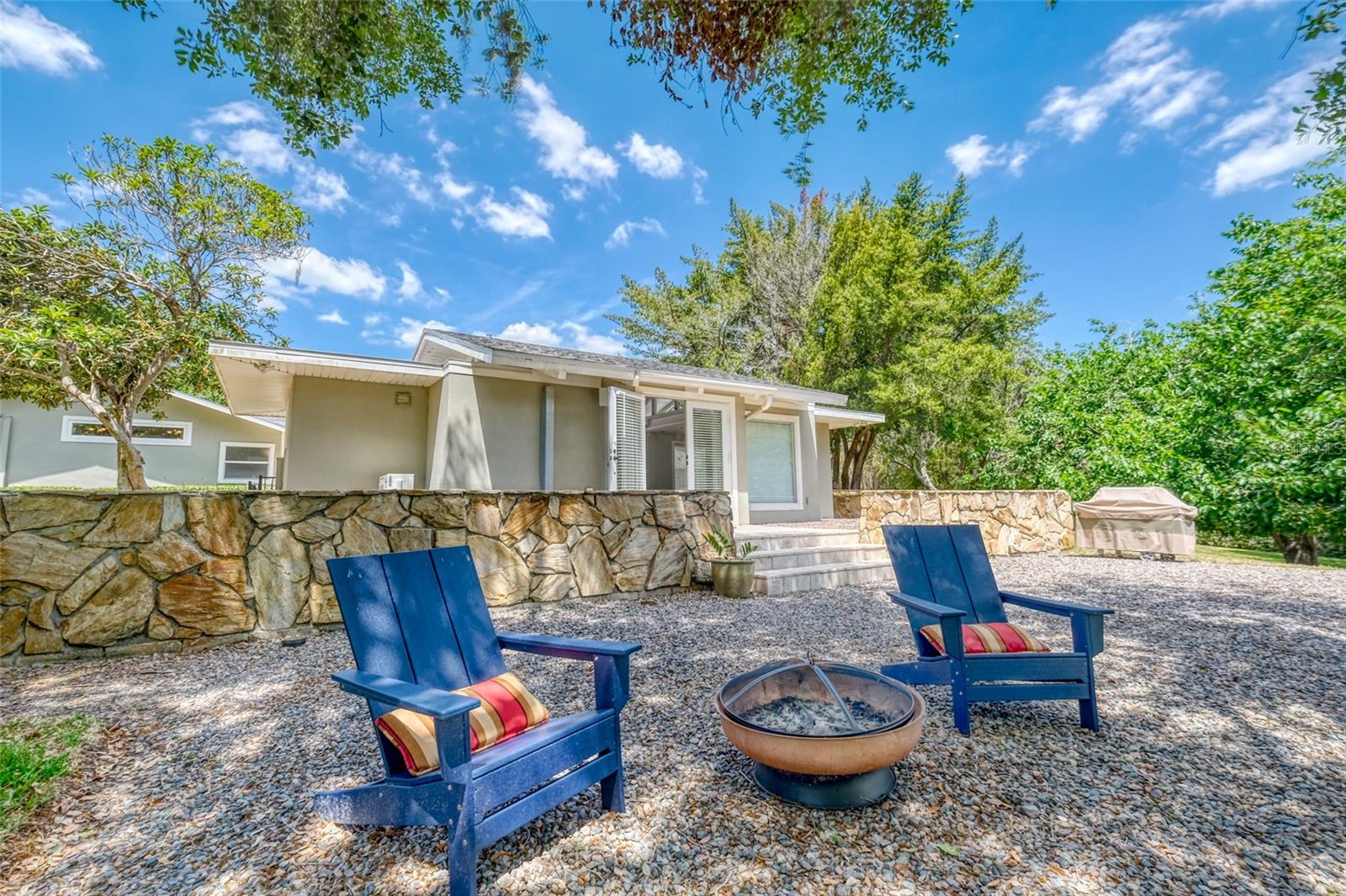 Covered patio with built in outdoor grill