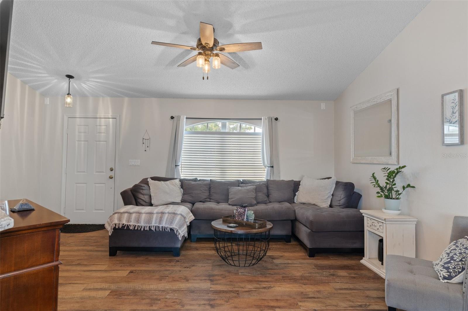 Notice the wonderful laminate flooring in the Living Room