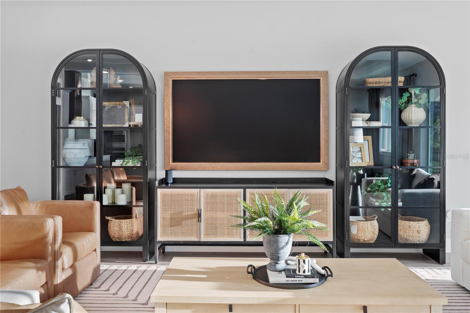 Sophisticated elegance meets cozy comfort—perfect for your relaxed evenings at home!