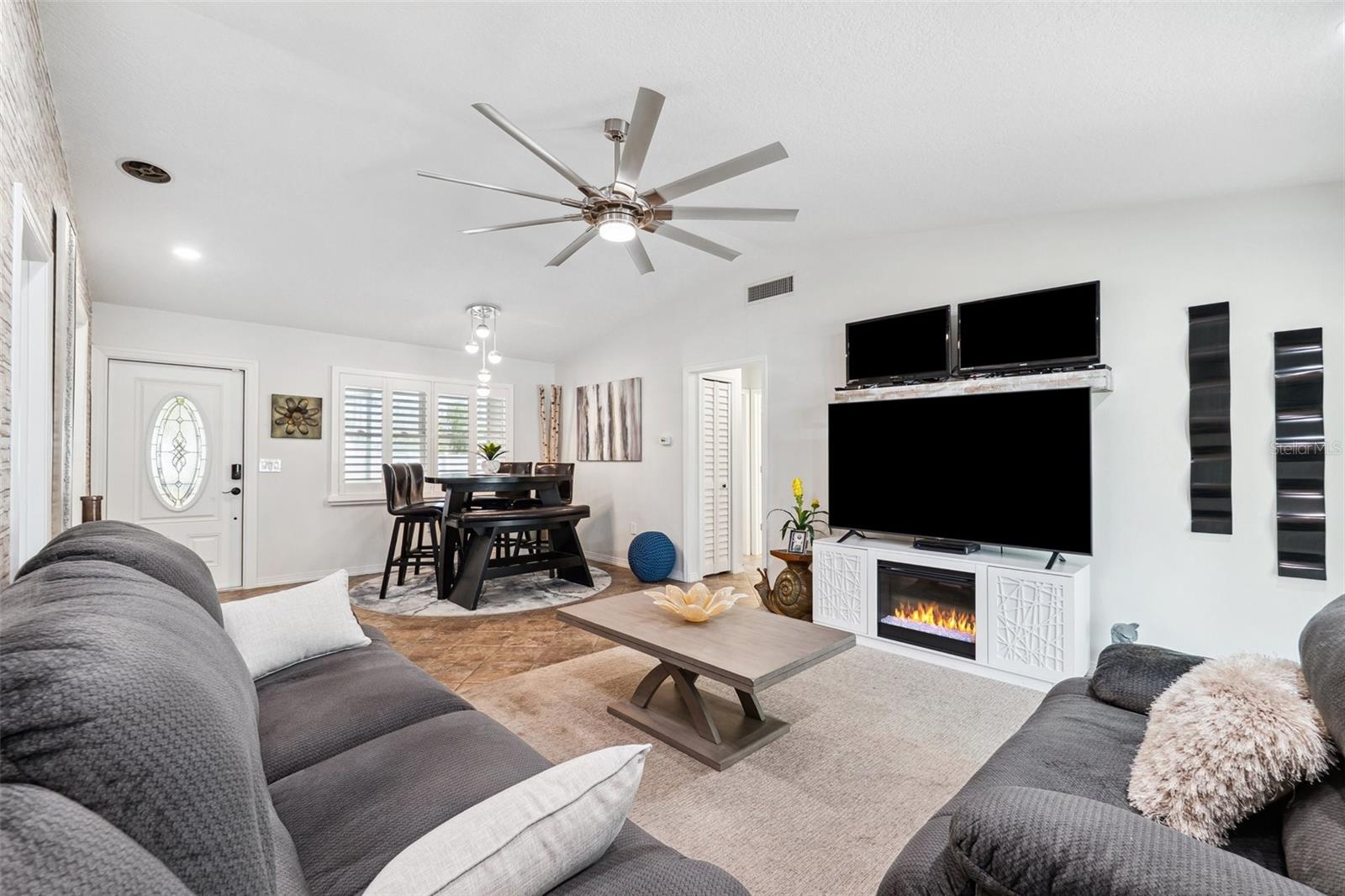 Spacious living room