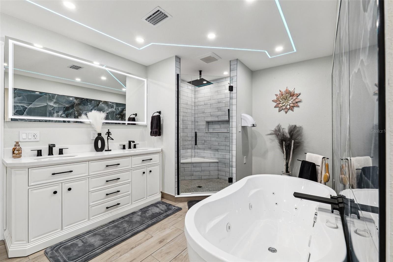 Primary bathroom--aka the spa-like bathroom of your dreams