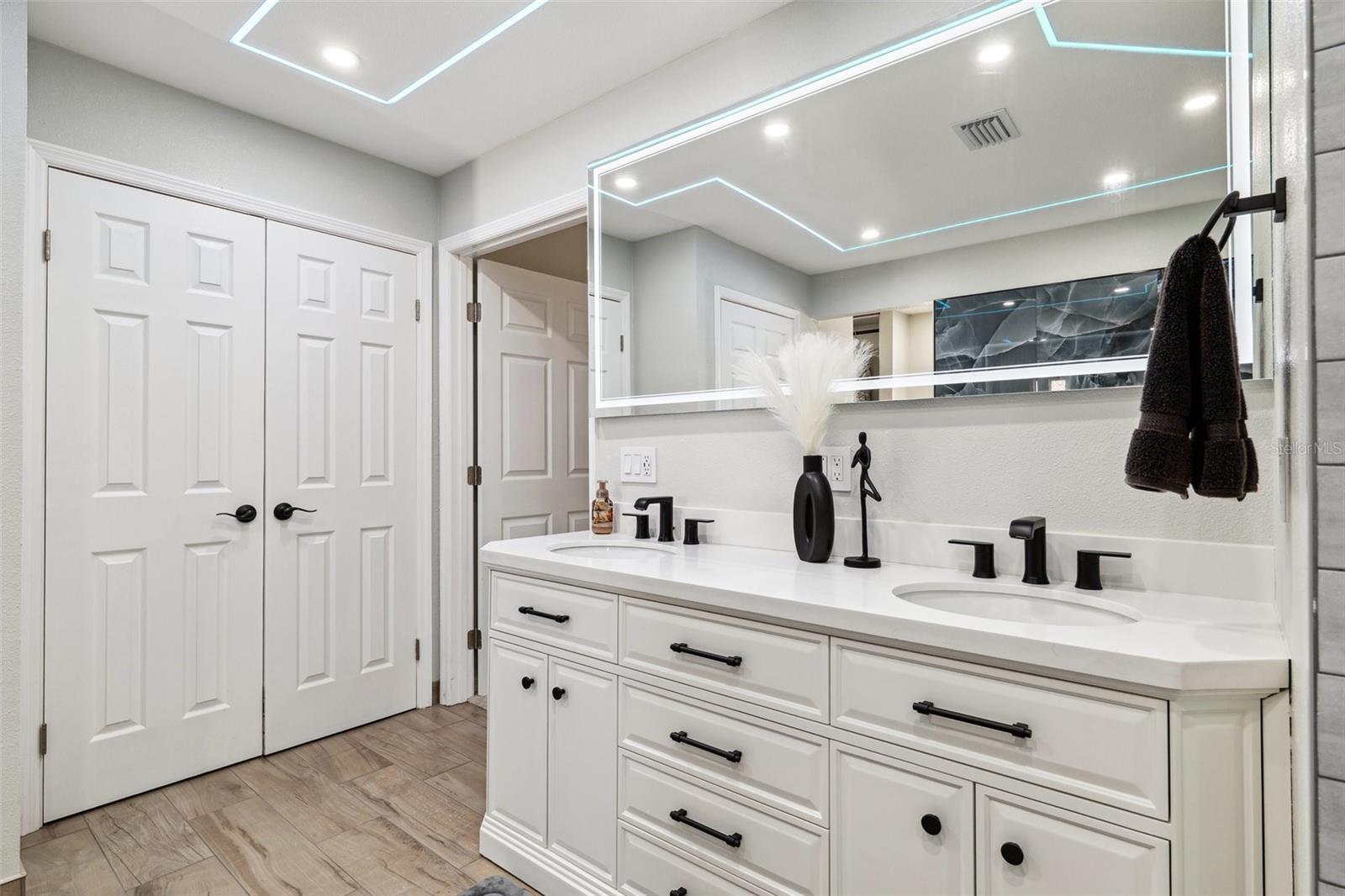 Primary bathroom--aka the spa-like bathroom of your dreams