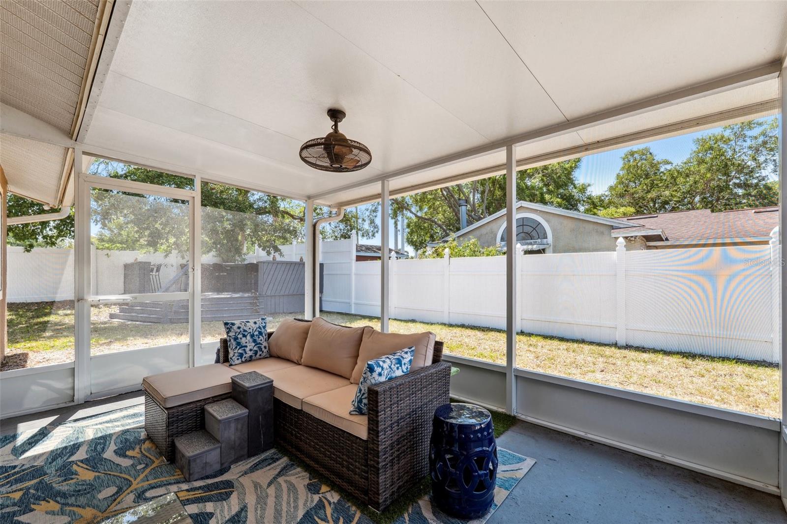 Screened rear patio