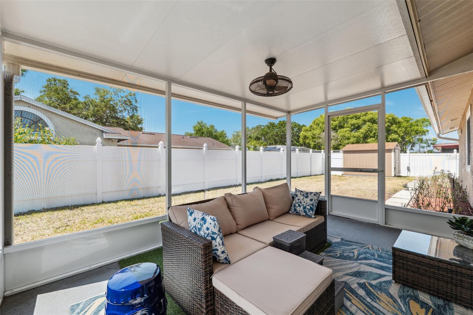 Screened rear patio