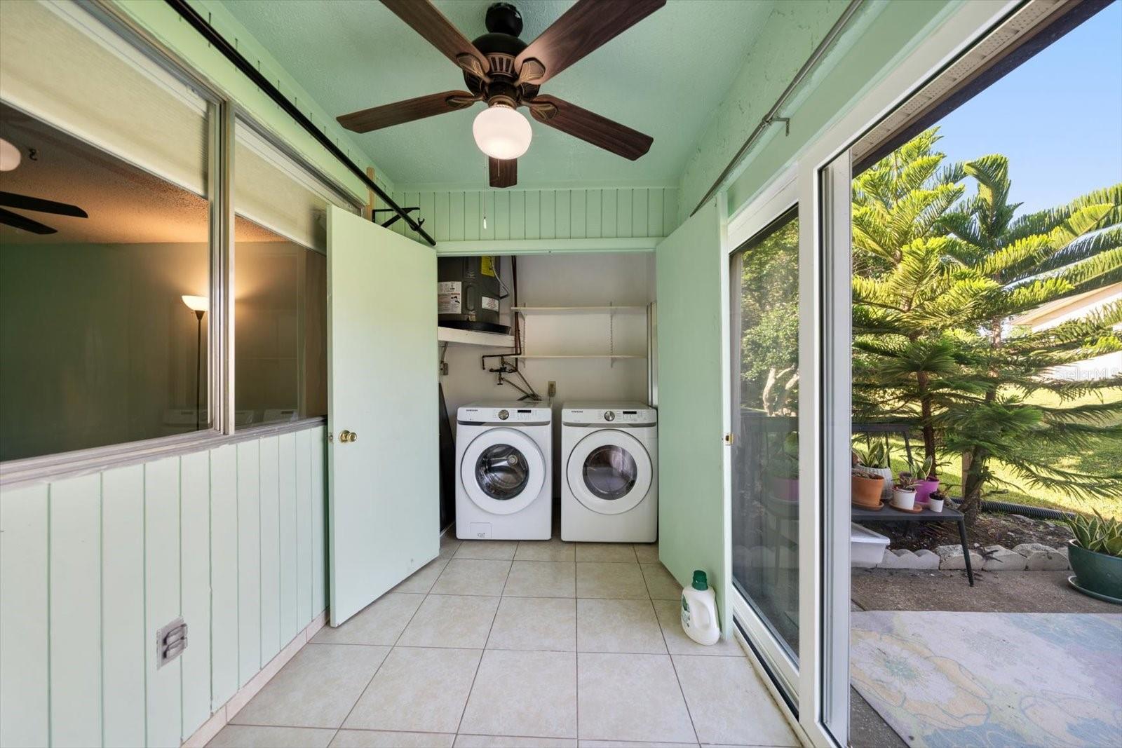 Sunroom with washer and dryer