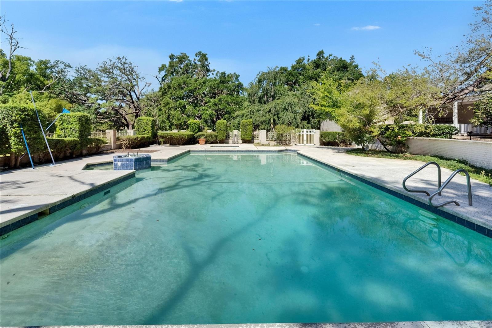 Massive Pool