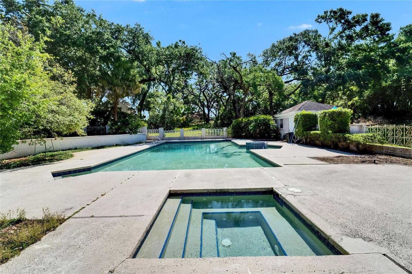 Pool & Spa