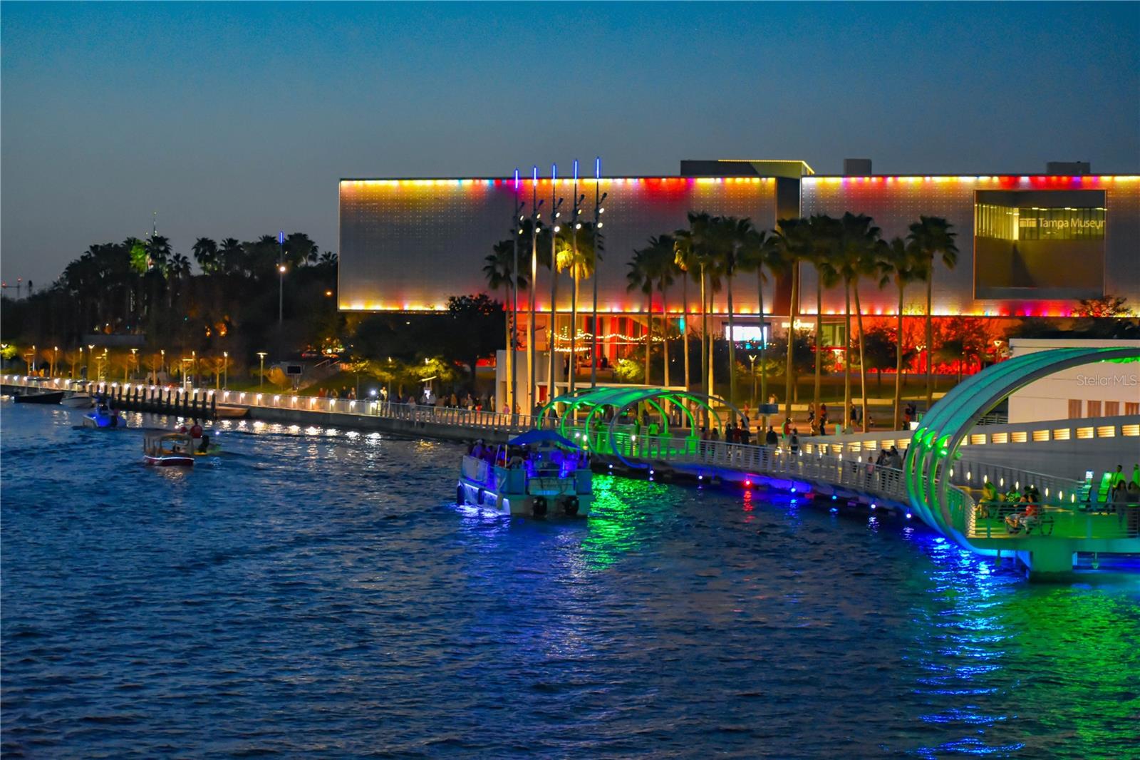 ID 143916282 @ViavaltourDreamstime.com Tampa museum of Arts-Riverwalk