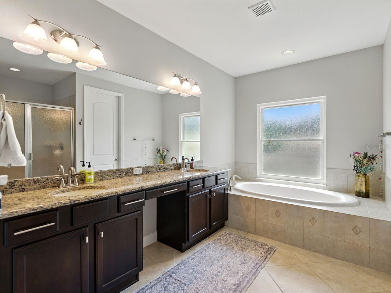 Primary en-suite bathroom.
