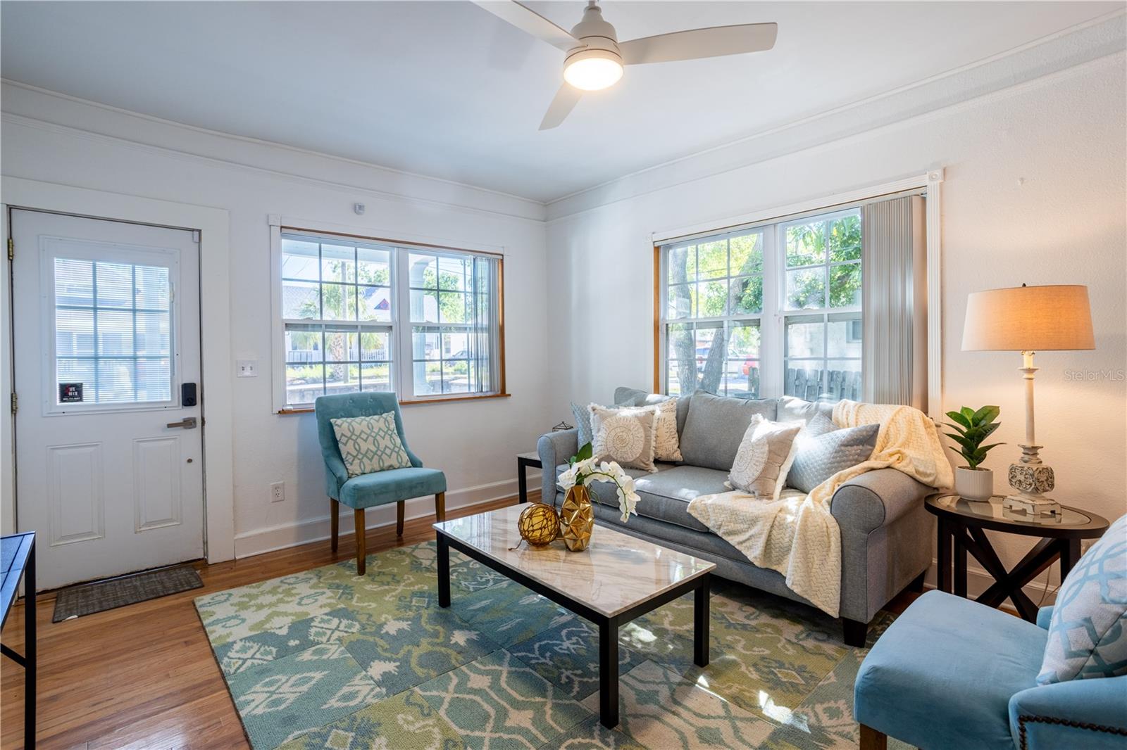 High Ceilings and Open Floor Plan!