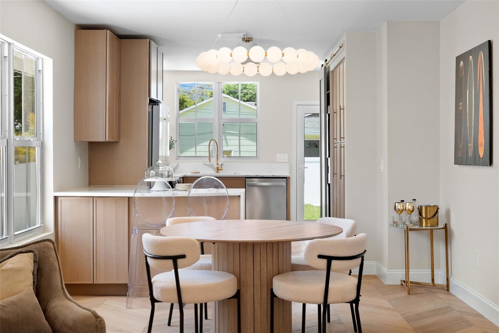 Dining/Breakfast bar