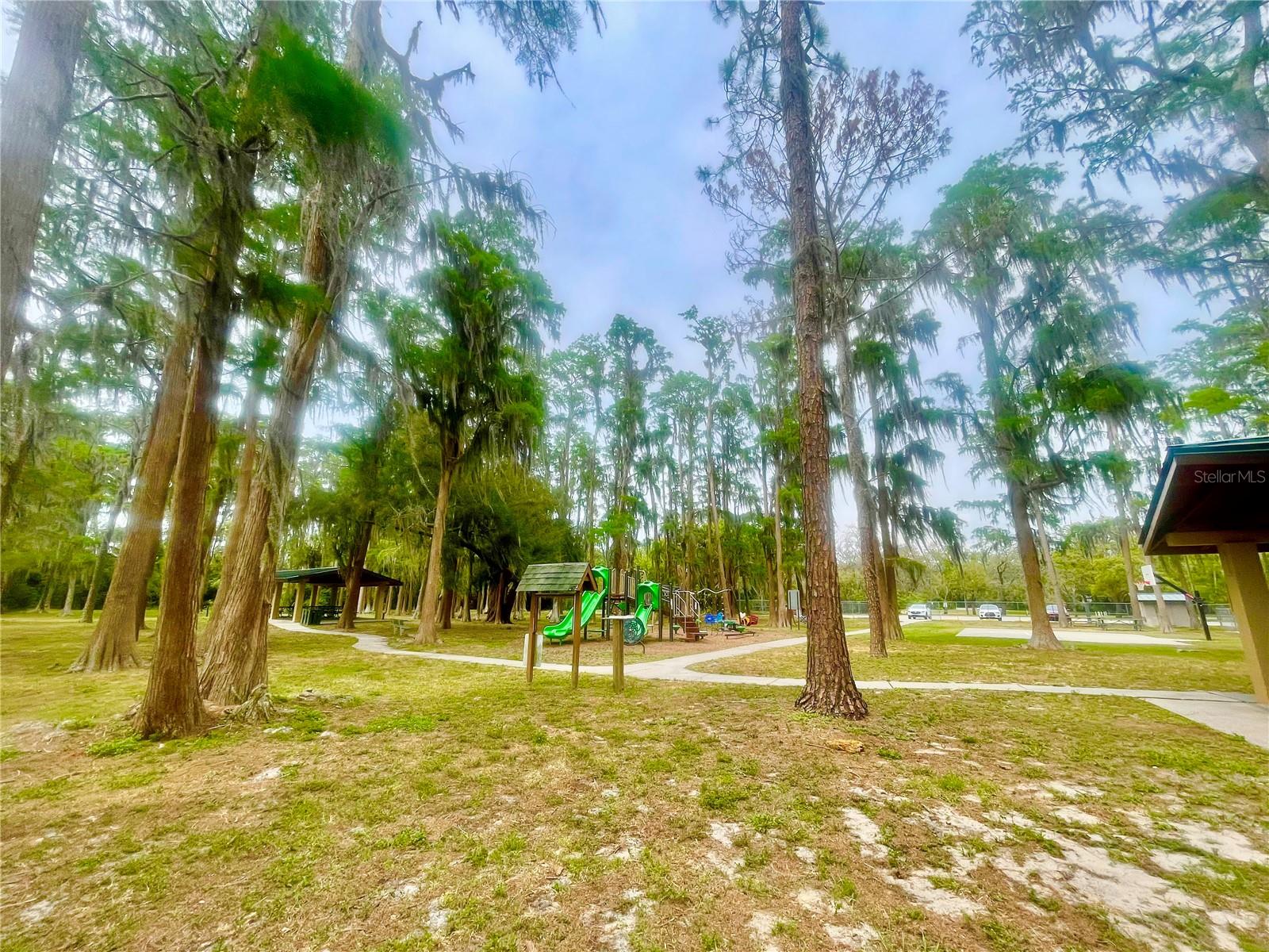 Recreational area from the Moon Lake Park