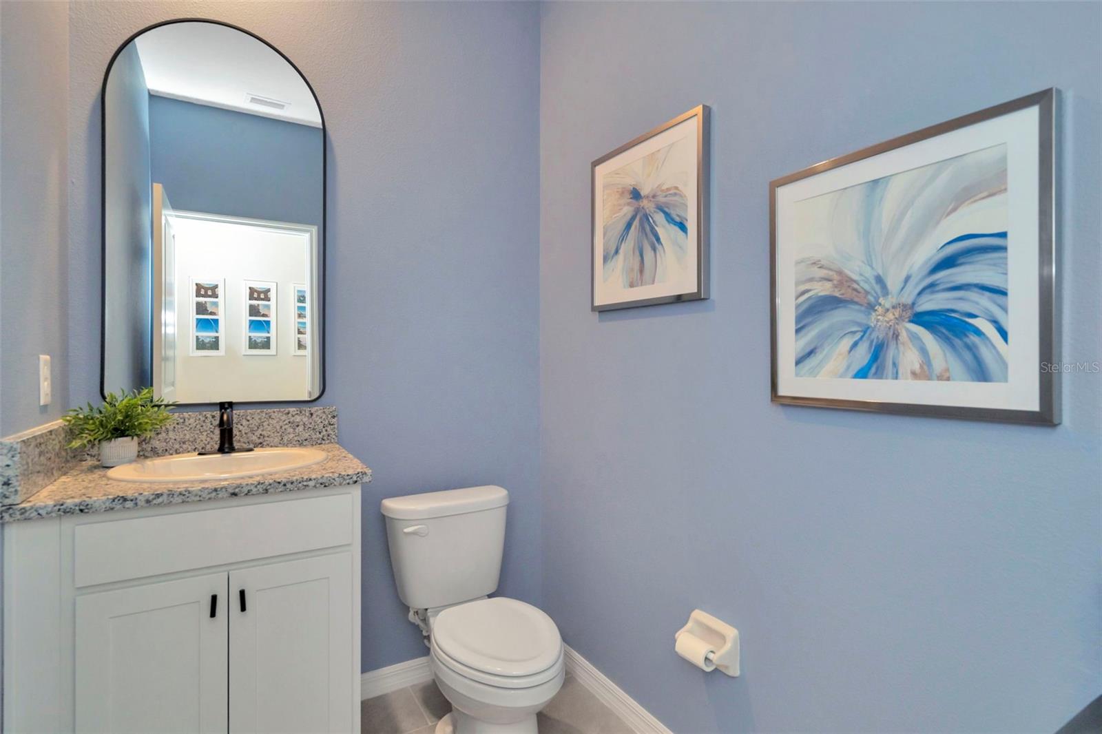 Half bathroom w/updated mirror and faucet