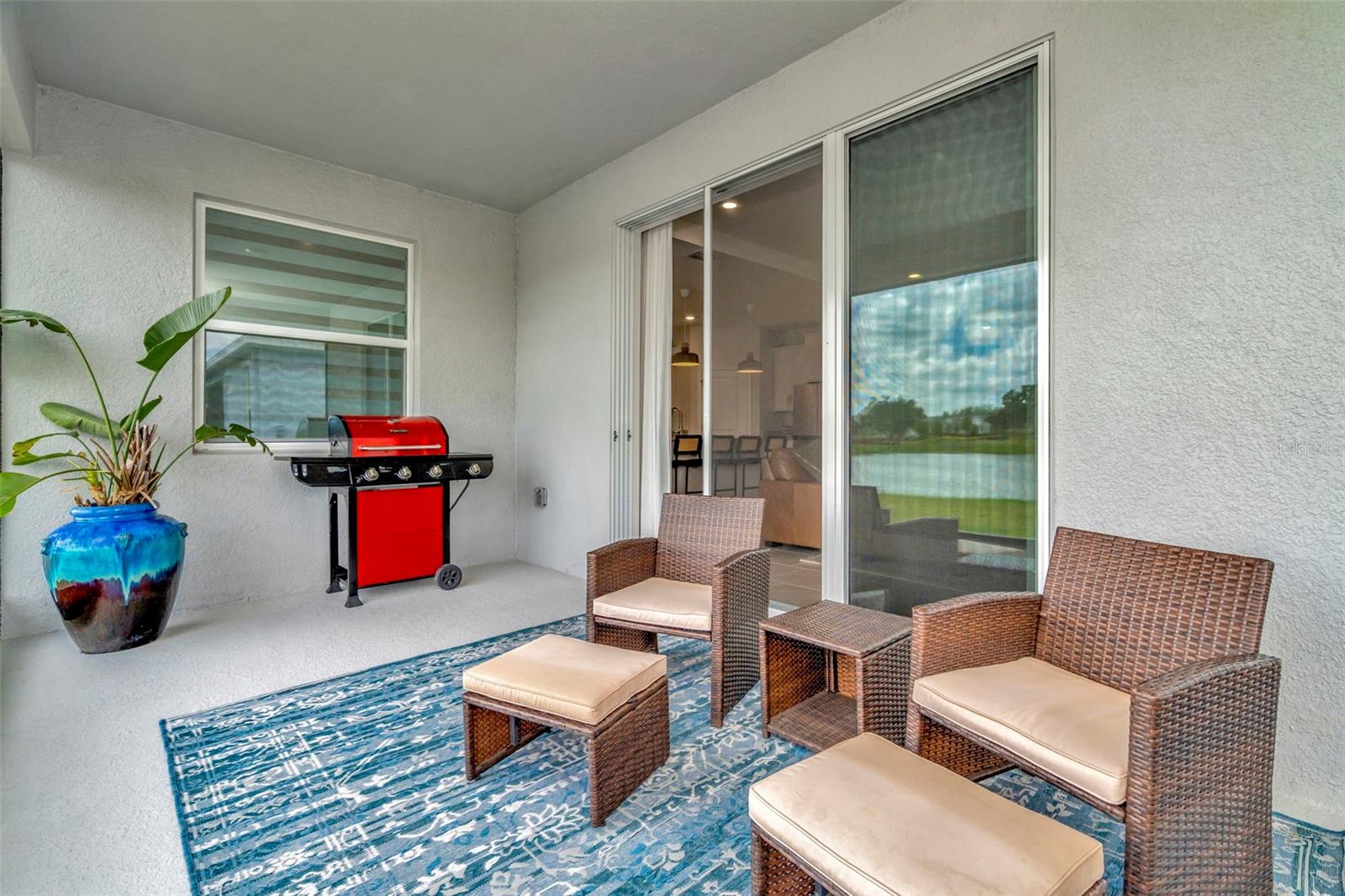Covered & 20/20 Screened Lanai