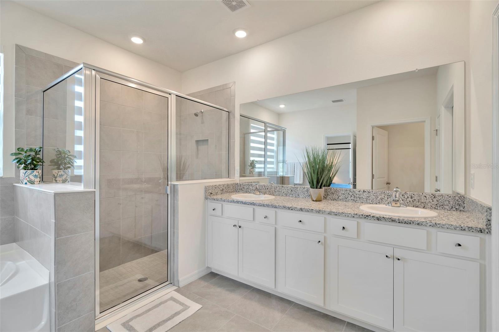 Owner's bath with dual sinks