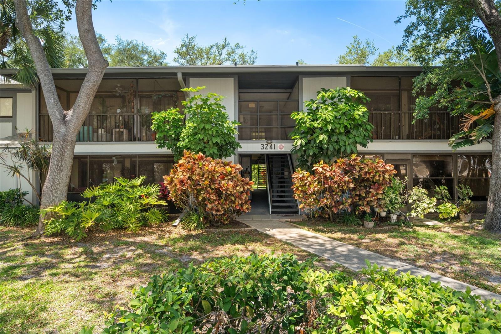 Not a bad curb appeal!
