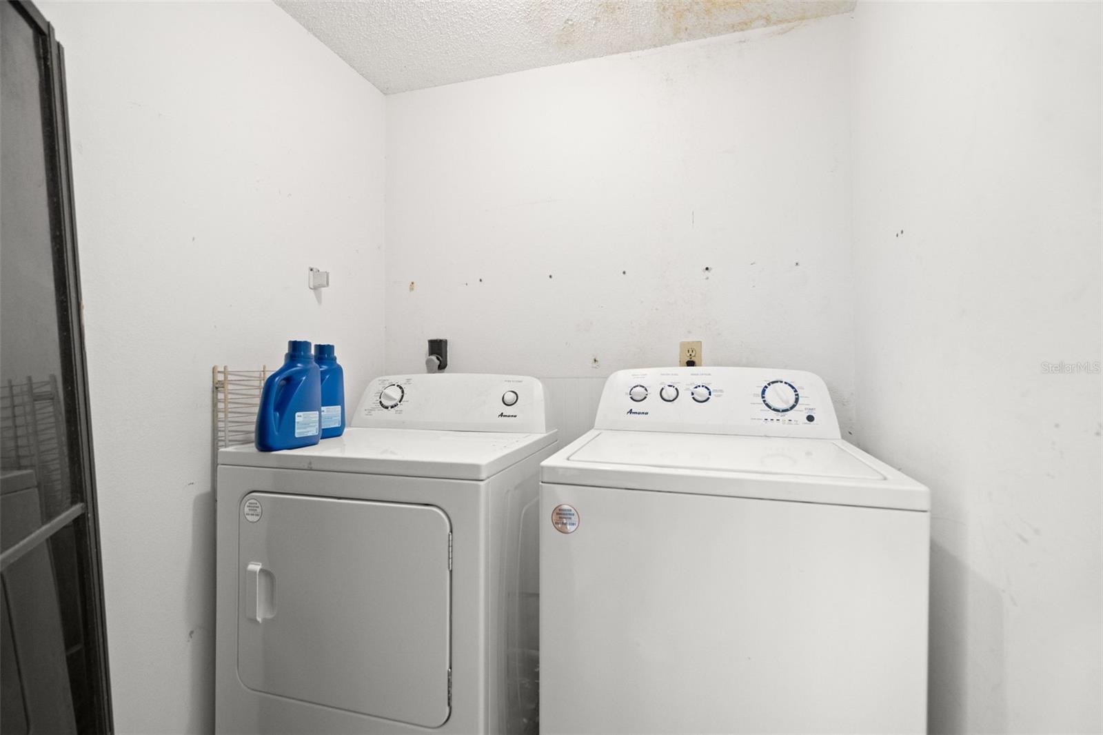In-unit washer/dryer!