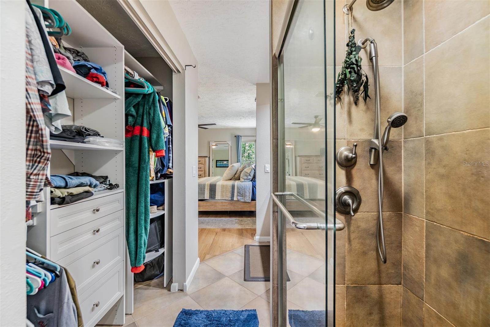 En Suite Bathroom w/ Second Closet