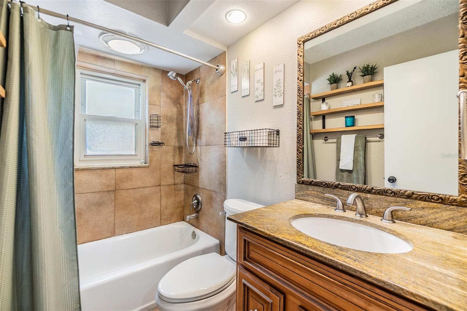 Secondary/Guest Bath
