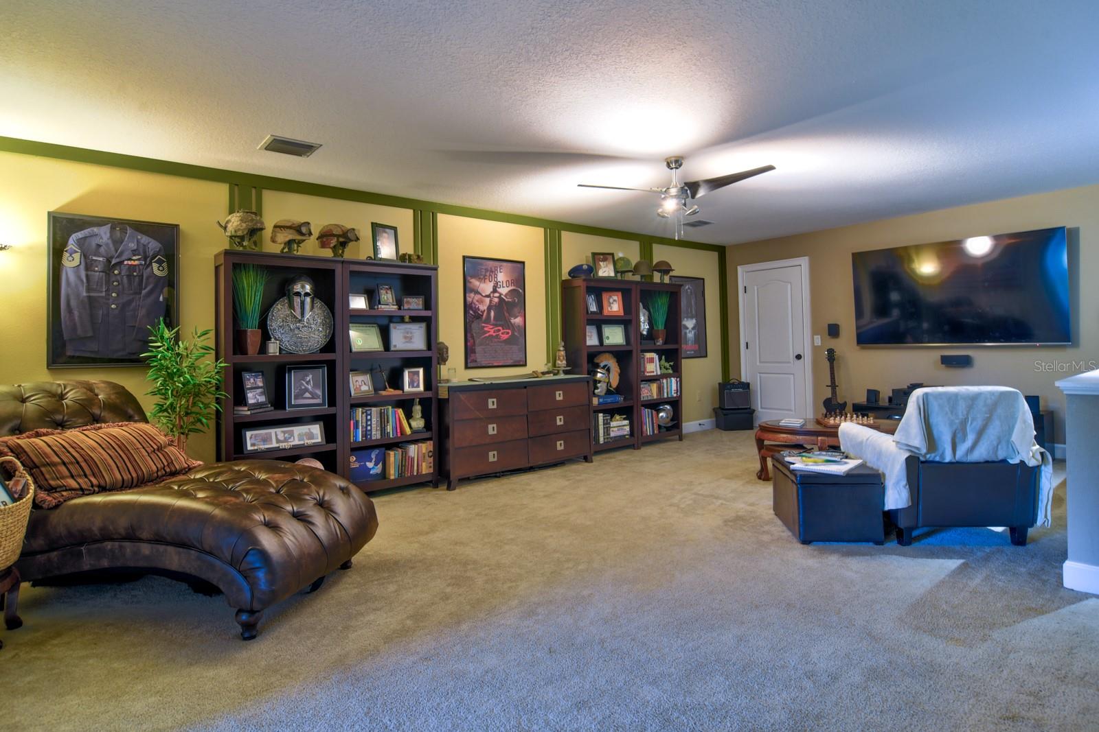 Upstairs Loft/Theater Room