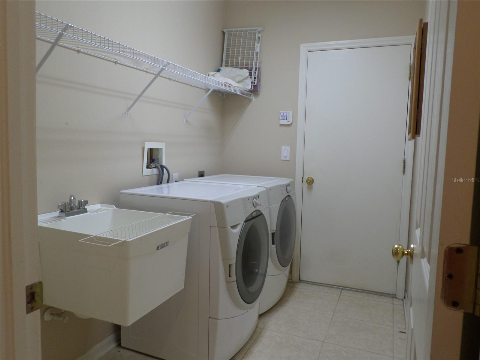 Laundry roomWasher and Dryer Stay