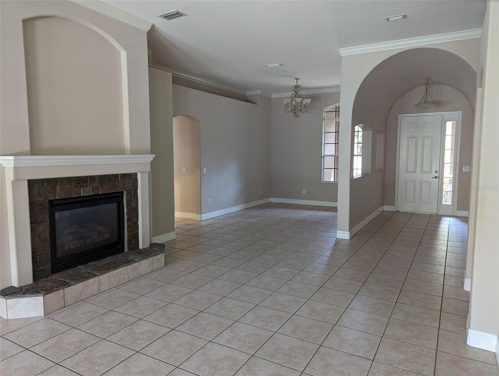DINING-FOYER-LIVING ROOM VIEW