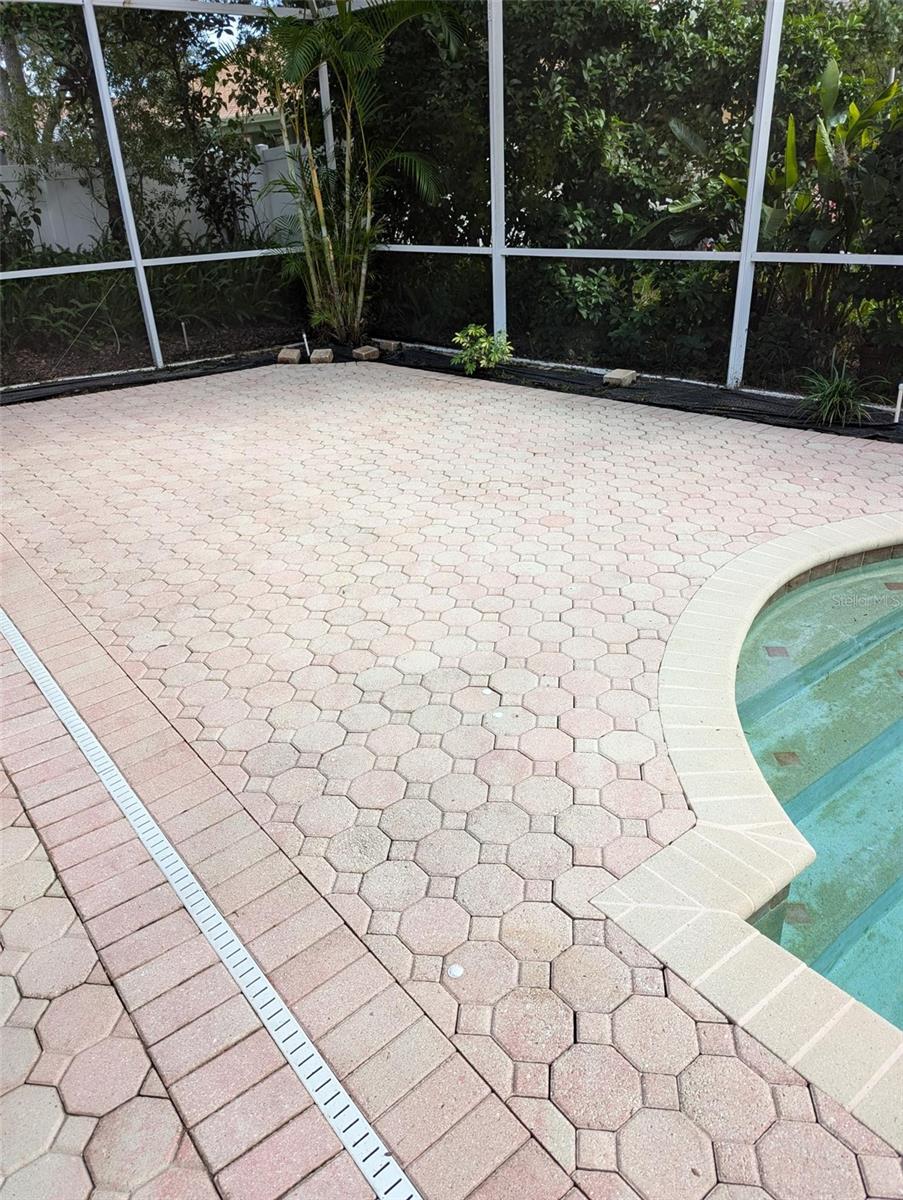 POOL AND COVERED LANAI