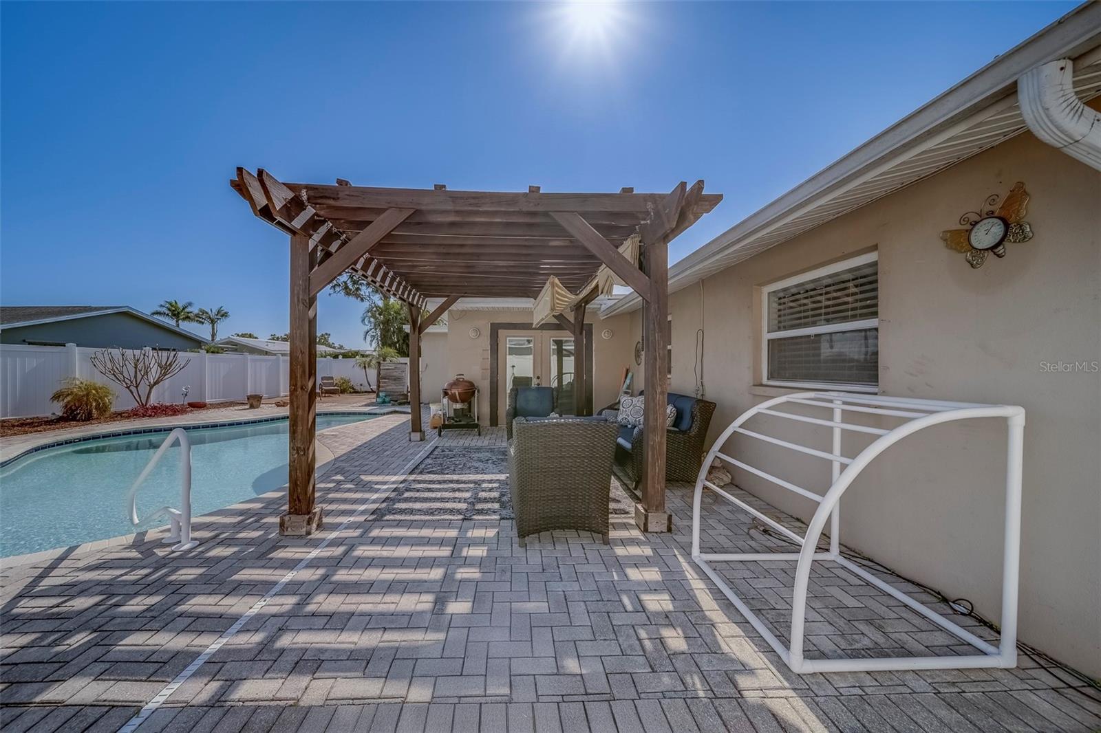Pergola/Pool View