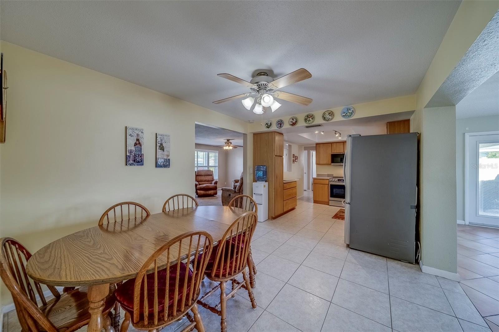 Dining into Kitchen