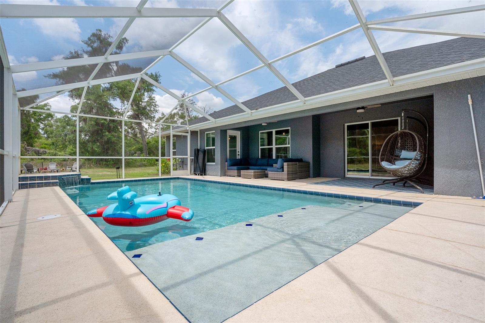 There is a wonderful shelf perfect for enjoying the sun and the pool too