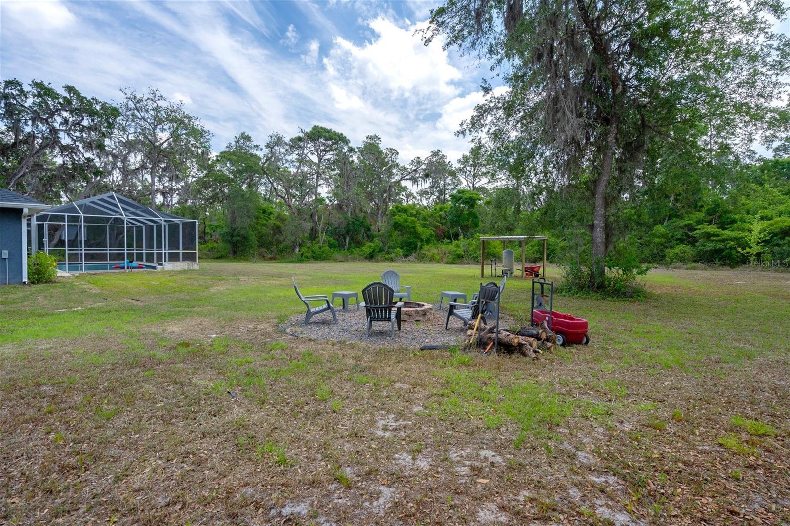 Relaxing and wonderful fire pit area