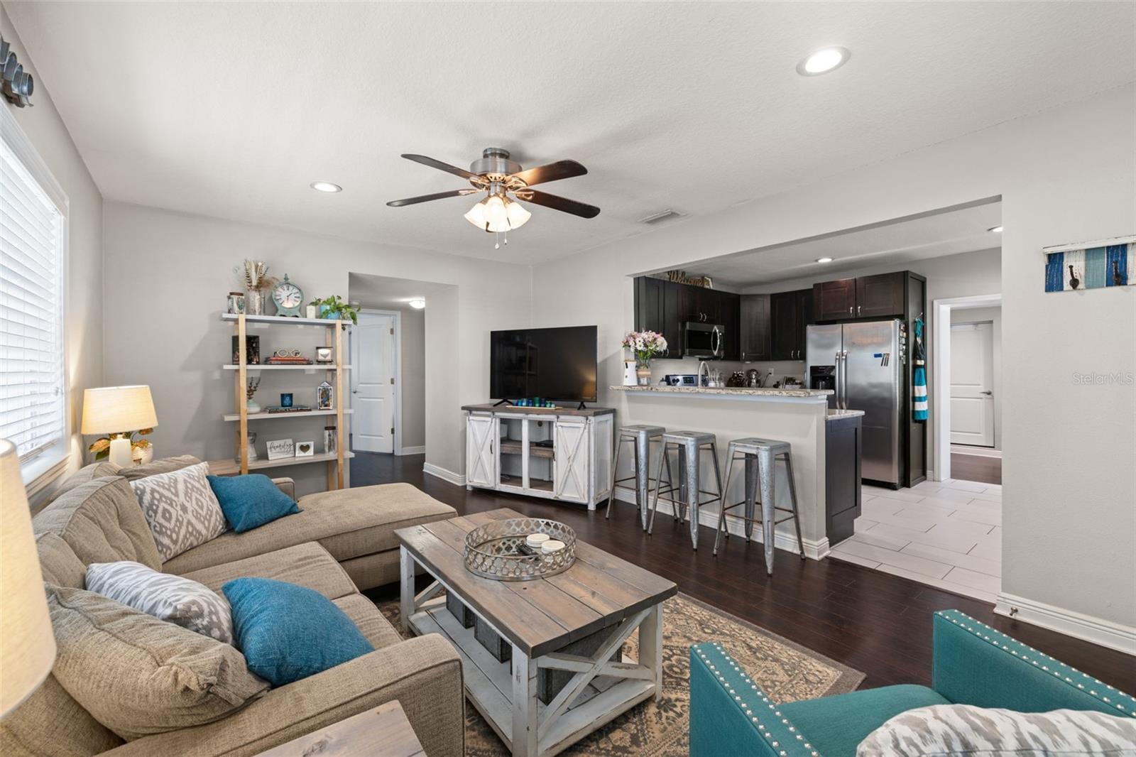 Bar between living room and kitchen