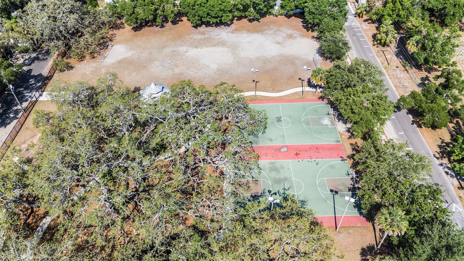 Giddens Park-one block away