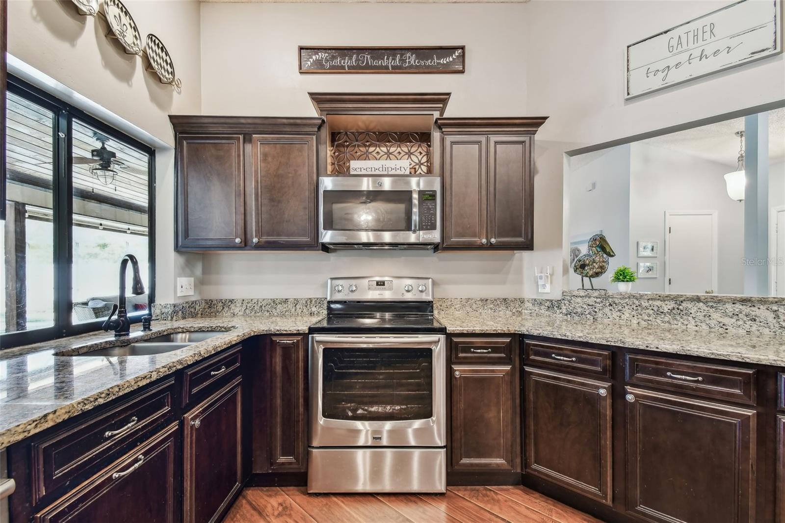 ALL STAINLESS STEEL APPLIANCES INCLUDED