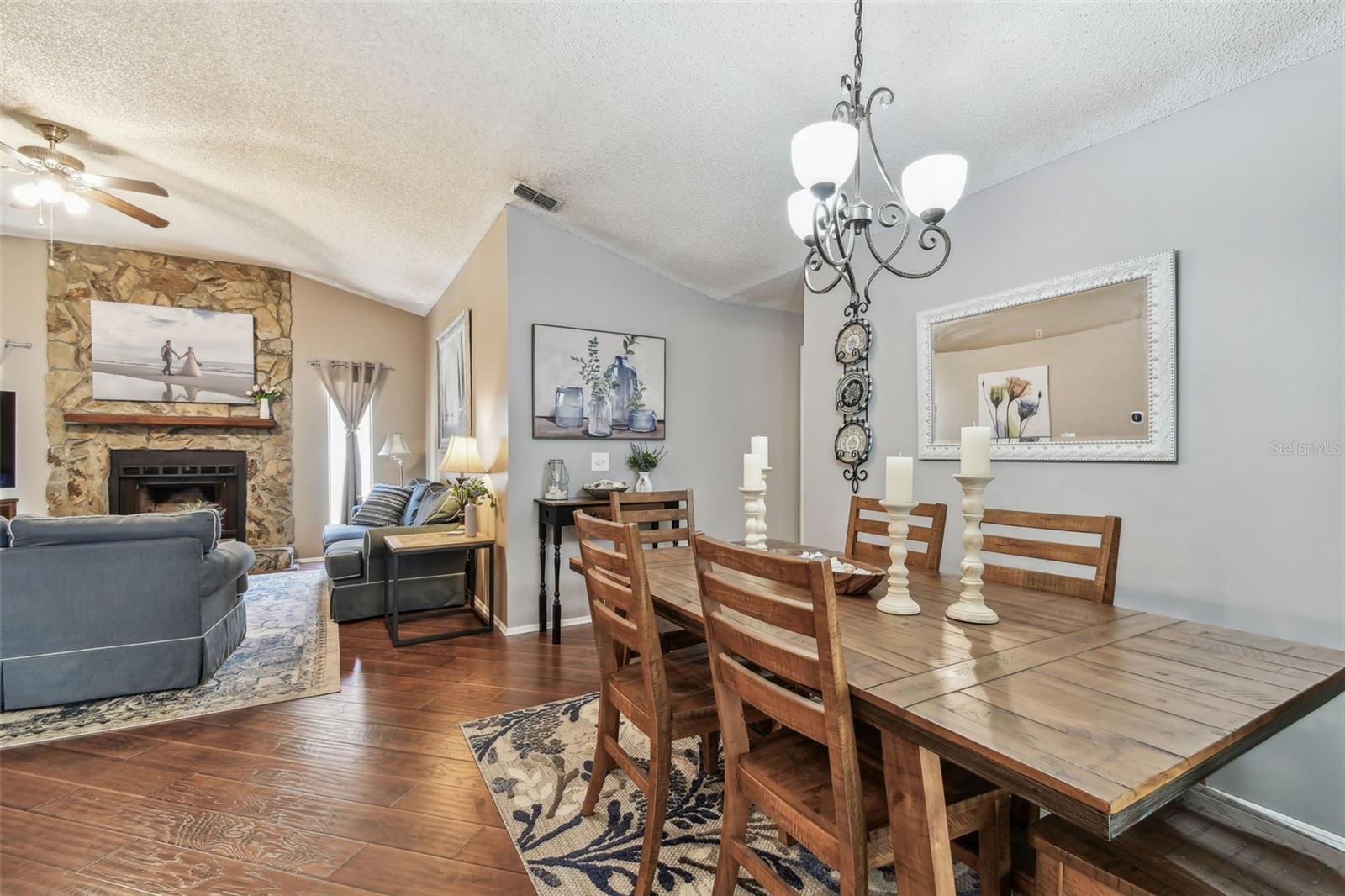 KITCHEN NOOK - DINETTE