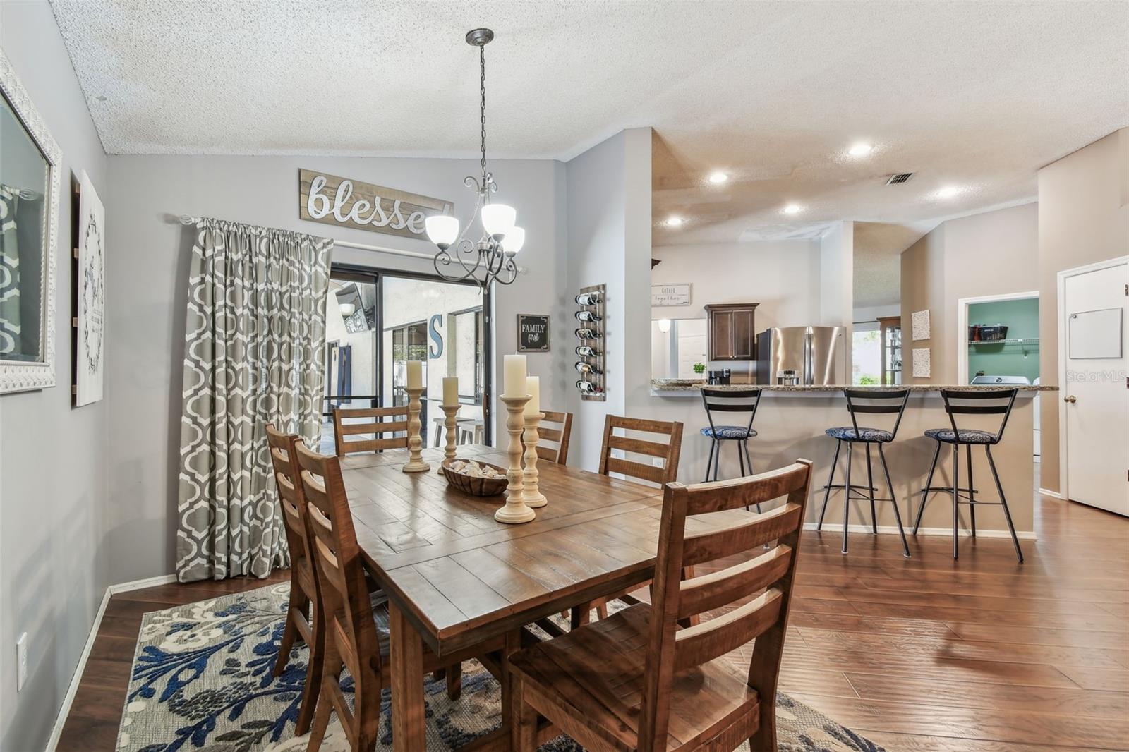 KITCHEN NOOK - DINETTE