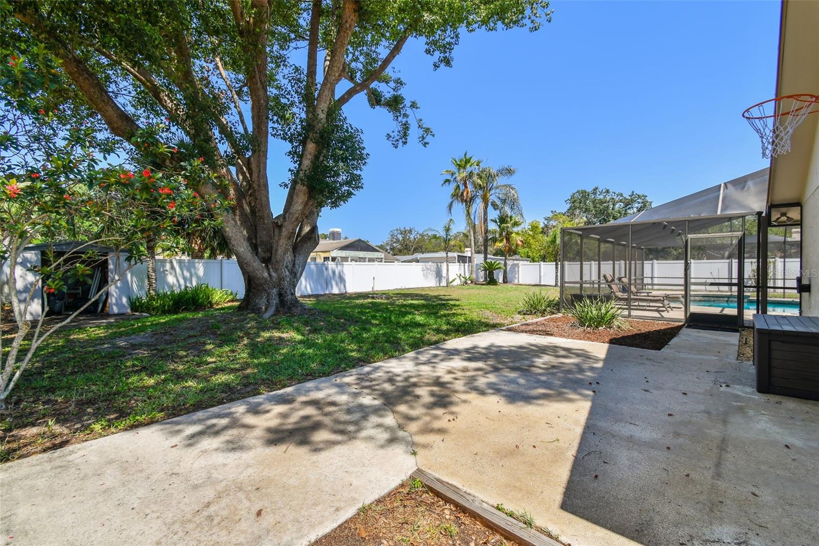 OUTDOOR SHED INCLUDED
