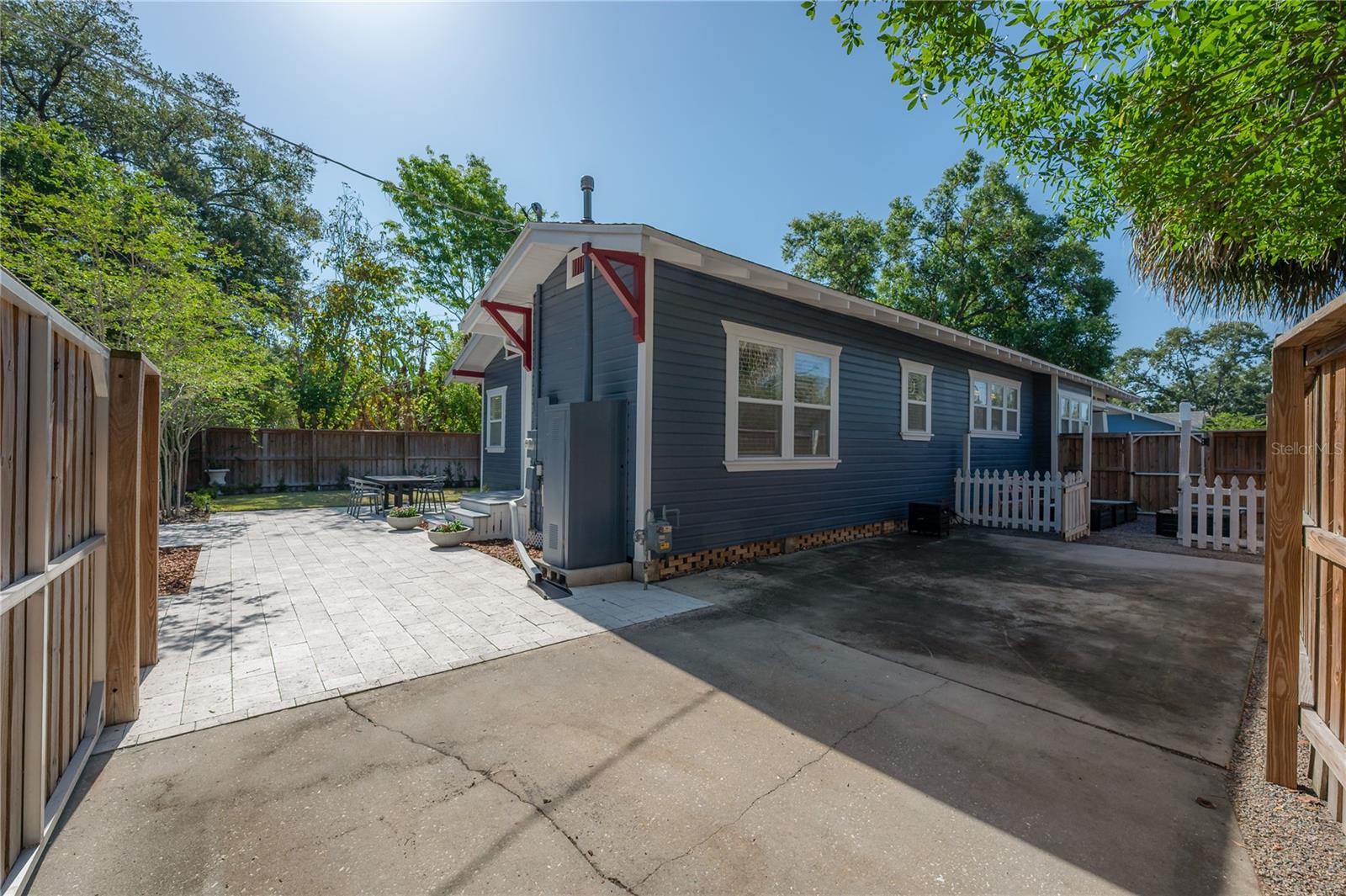 RV or Boat Parking with a large Double Gate!
