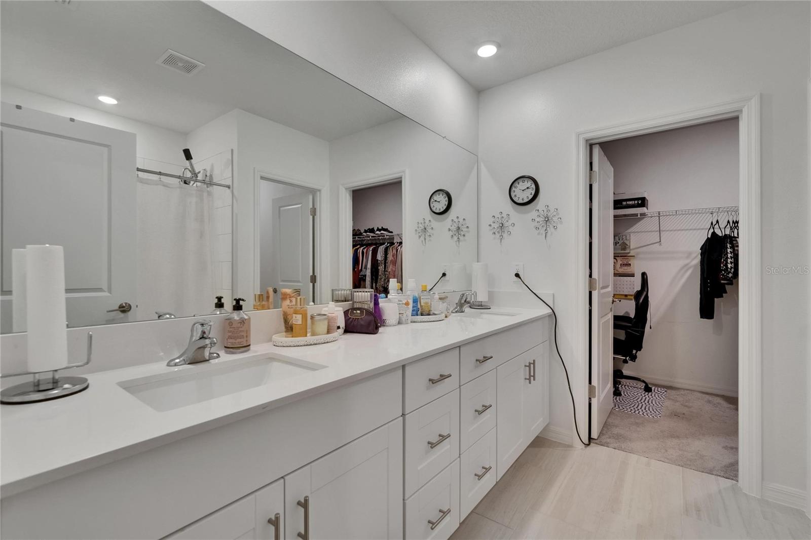 Master Suite Bathroom - 1st Floor