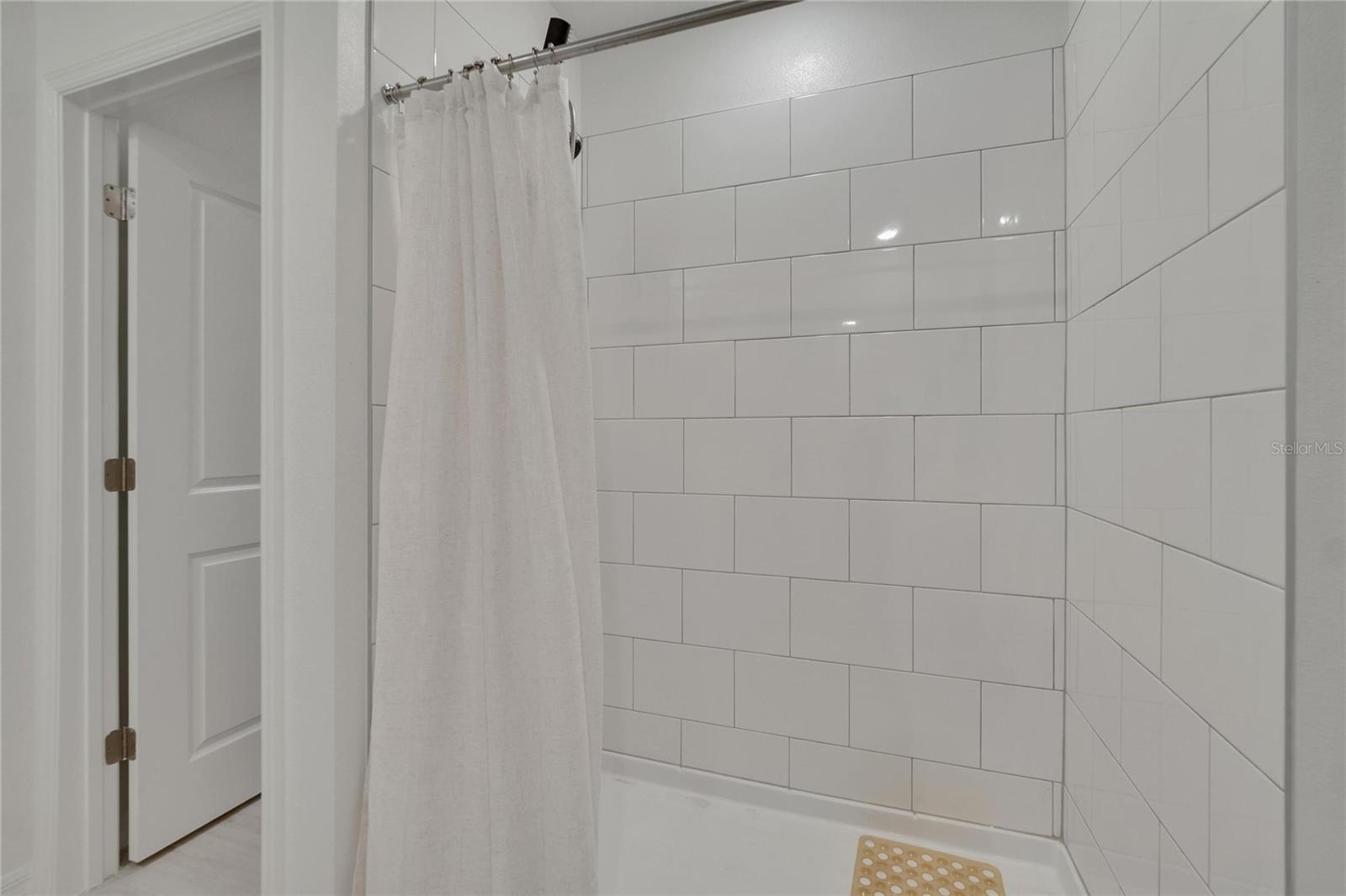 Master Suite Bathroom - 1st Floor
