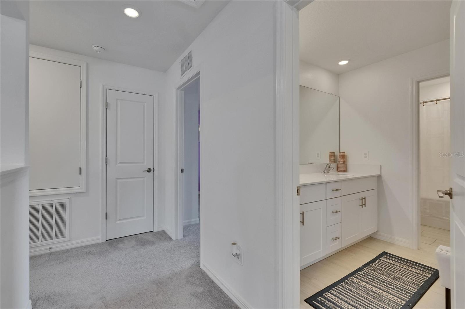 2nd Floor Full Bathroom