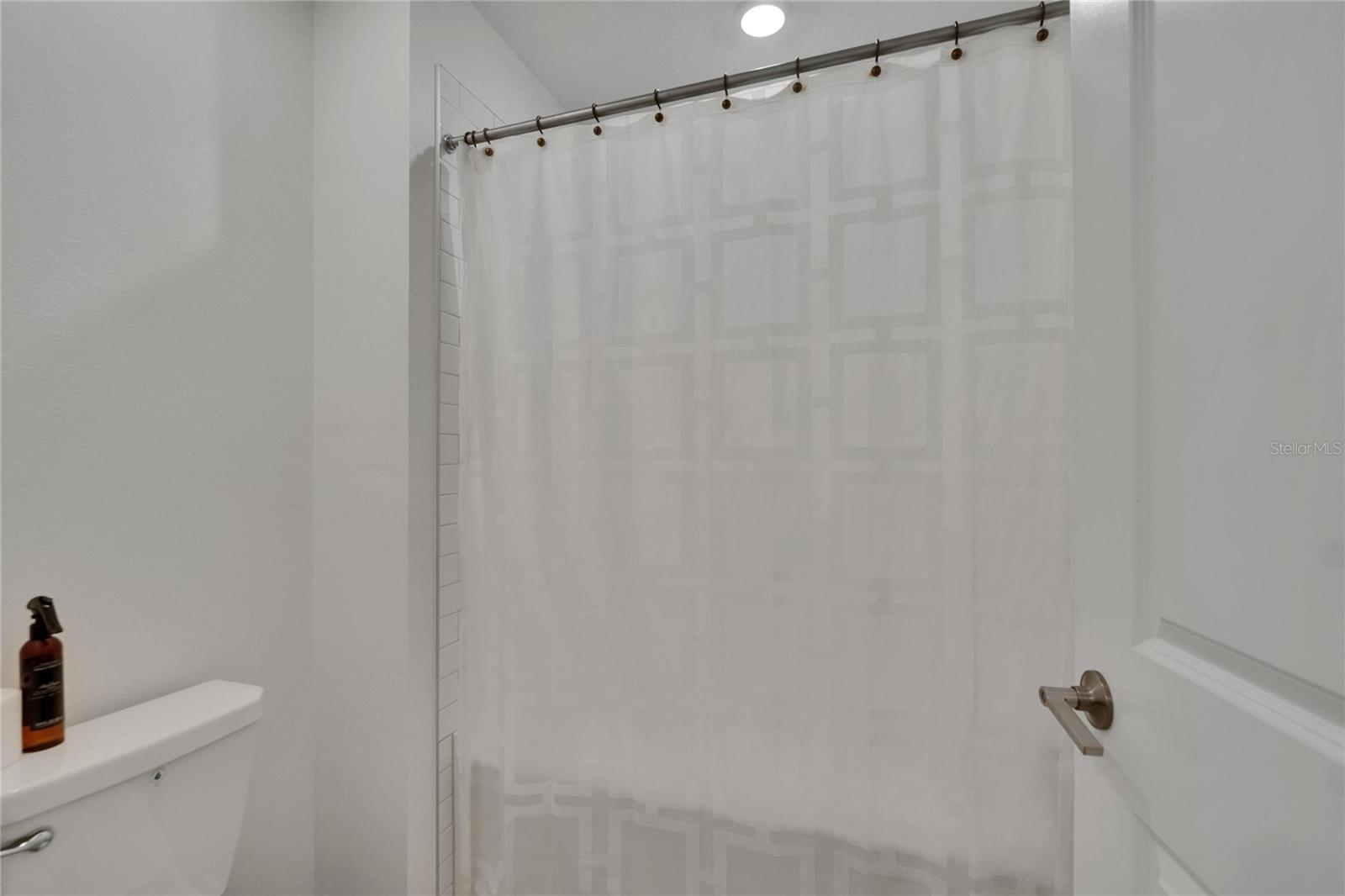2nd Floor Full Bathroom