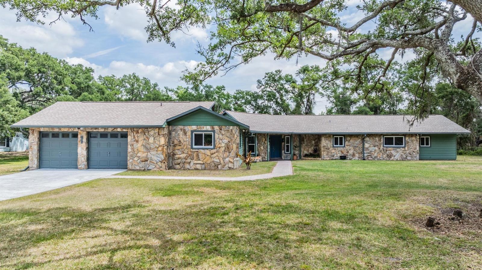 Sprawling corner lot!